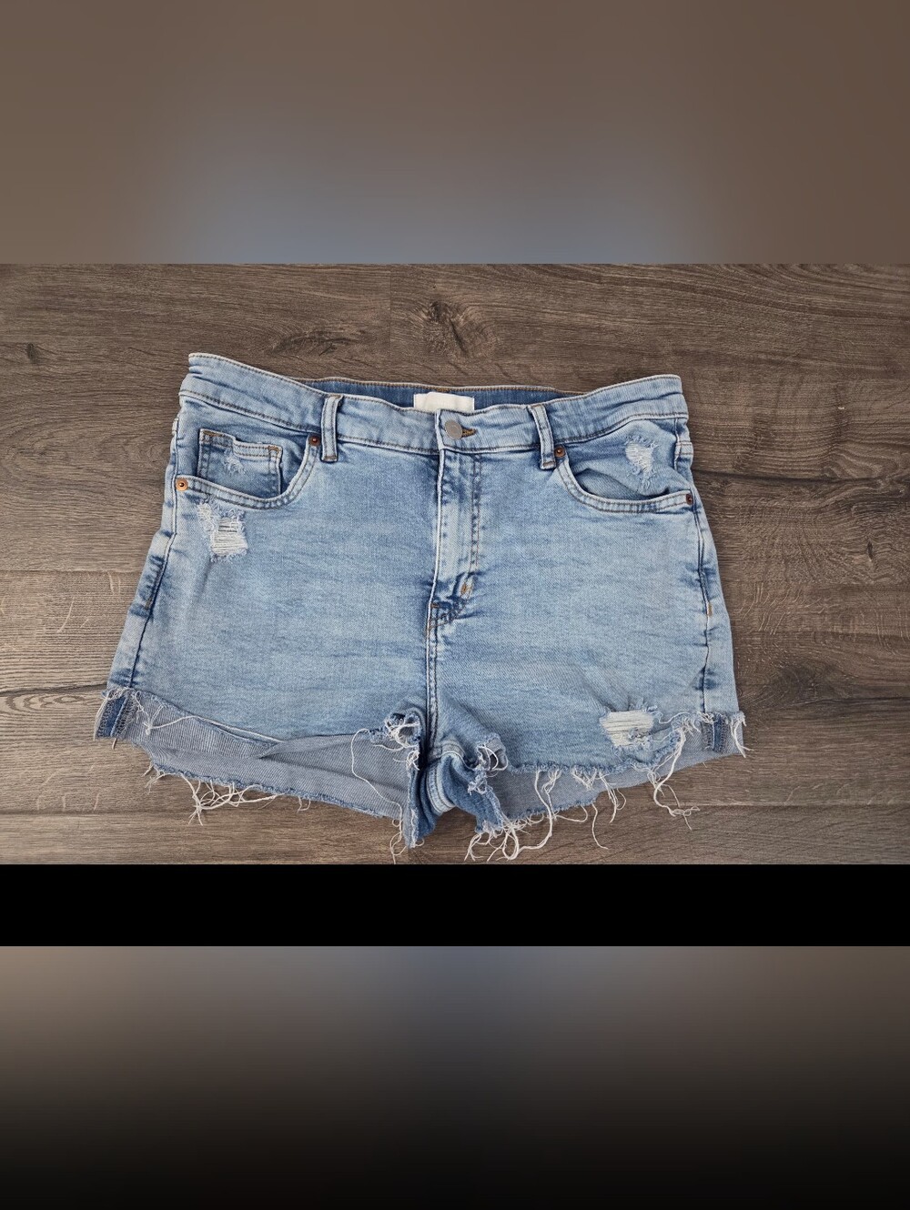 Womens H&M Light Wash Distressed Denim Shorts Size 12